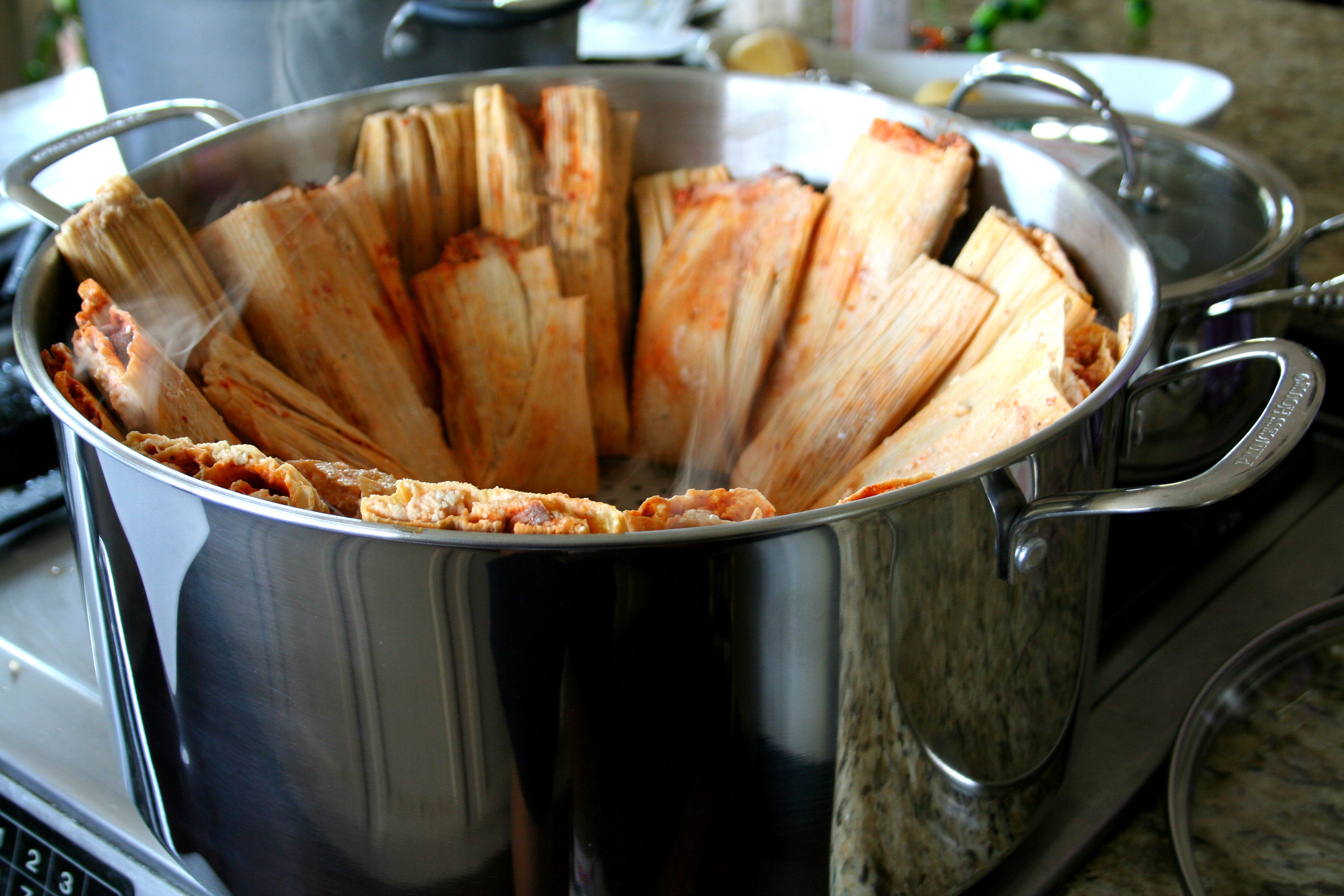 https://www.latinofoodie.com/pages/wp-content/uploads/2013/12/7644-Steaming-Hot-Tamales-for-Princess-House-2.jpg